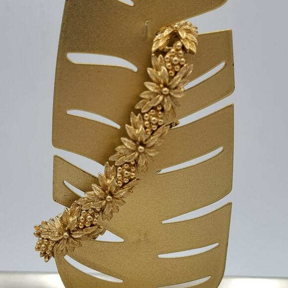 Sarah Coventry Jewelry - Sarah Coventry Flowers Chain Bracelet 8" Gold Tone Textured Fashion Jewelry